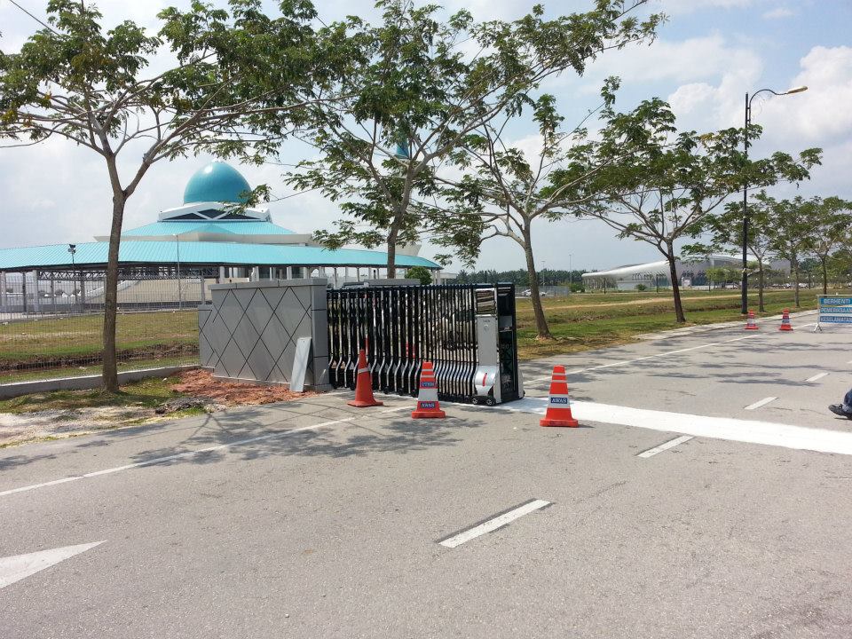 Uni Tun Hosein Oon